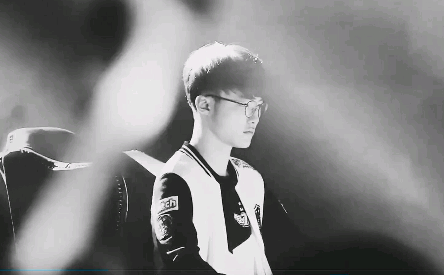 rookie 拯救了这个家庭！元神沙皇棋距离 Invictus Gaming 的好局仅一步之遥，夺回了一座城市